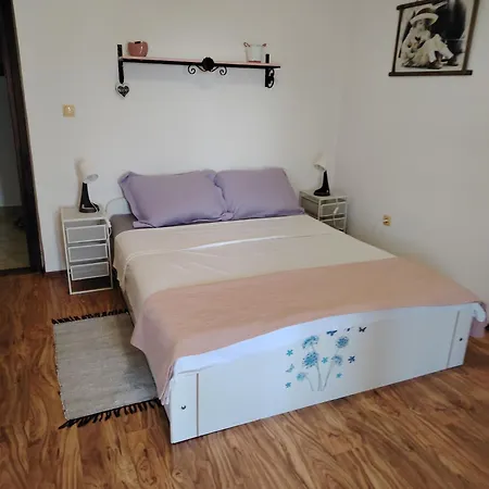 بيت للعطل In Mit Terrasse Und Garten فير