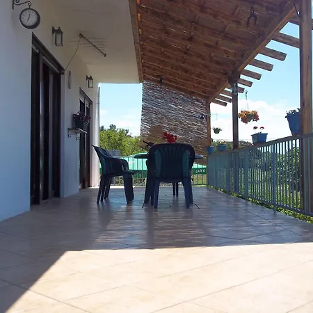بيت للعطل In Mit Terrasse Und Garten فير