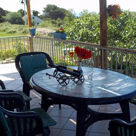 بيت للعطل In Mit Terrasse Und Garten *