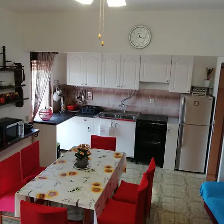 بيت للعطل In Mit Terrasse Und Garten فير